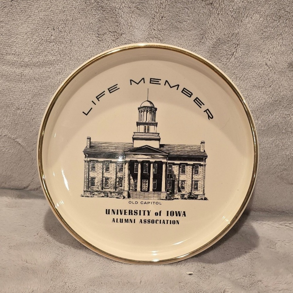 University of Iowa Alumni Association Life Member Plate Old Capitol Souvenir
